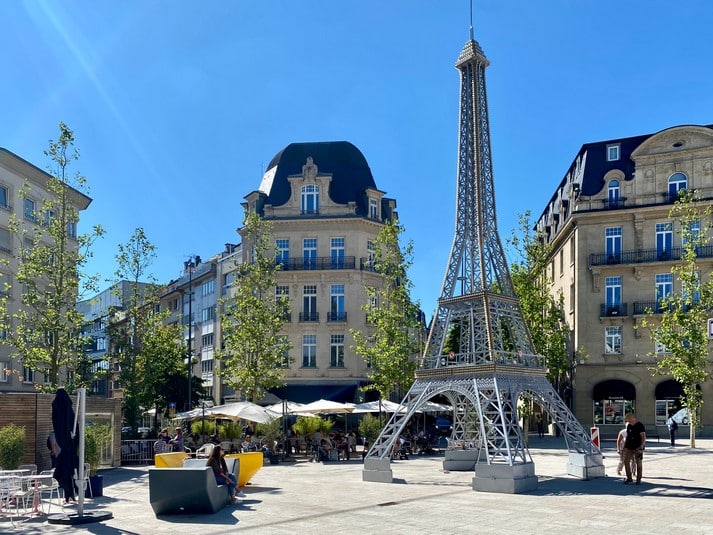Place de Paris à Luxembourg - Décoration tour Eiffel